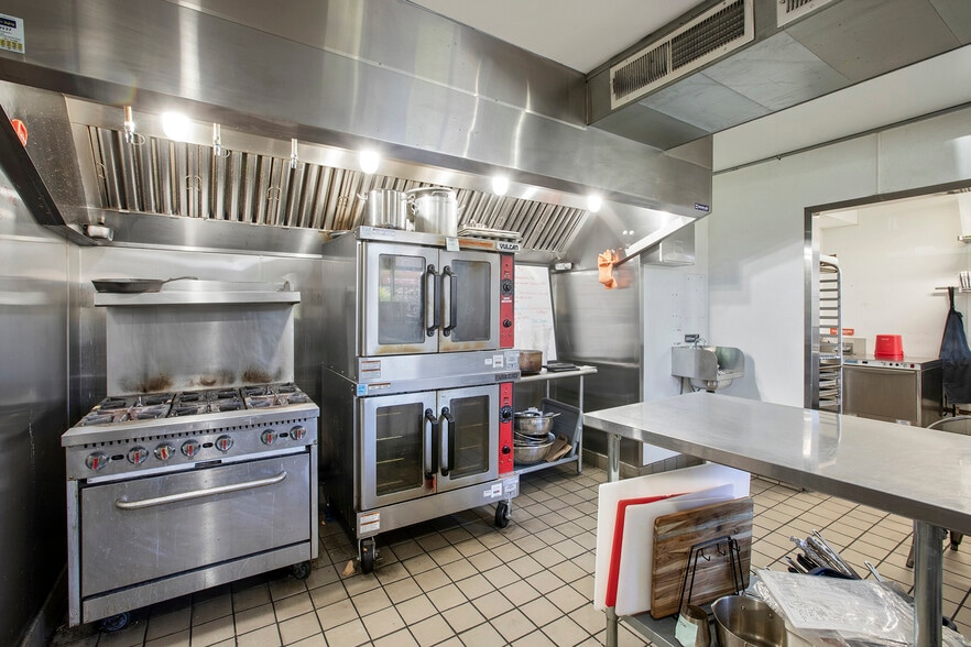 More Photos Of 3136 International Blvd, Oakland Office For Lease
