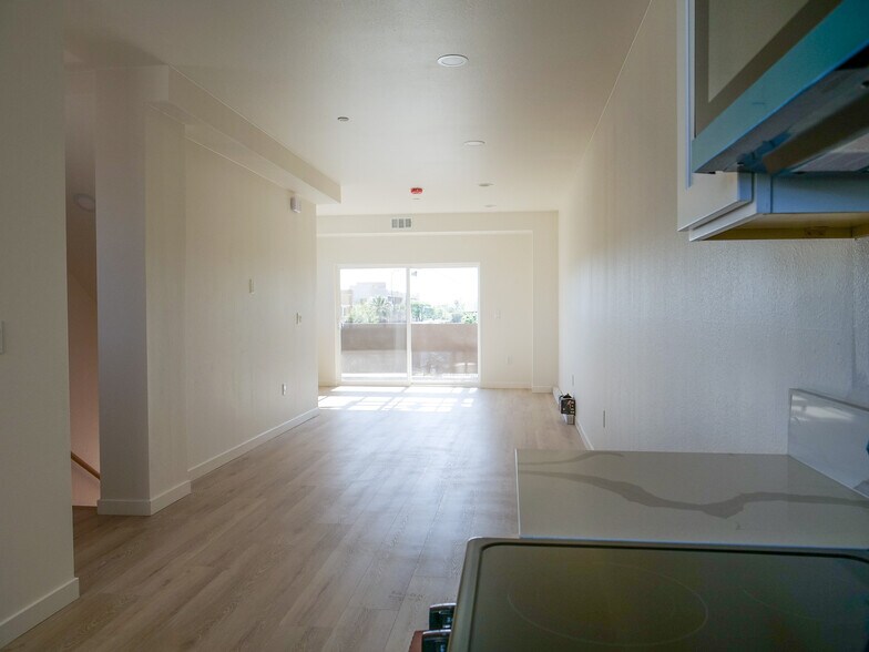 More Photos Of 38225 9th Street East, Palmdale Apartments For Sale