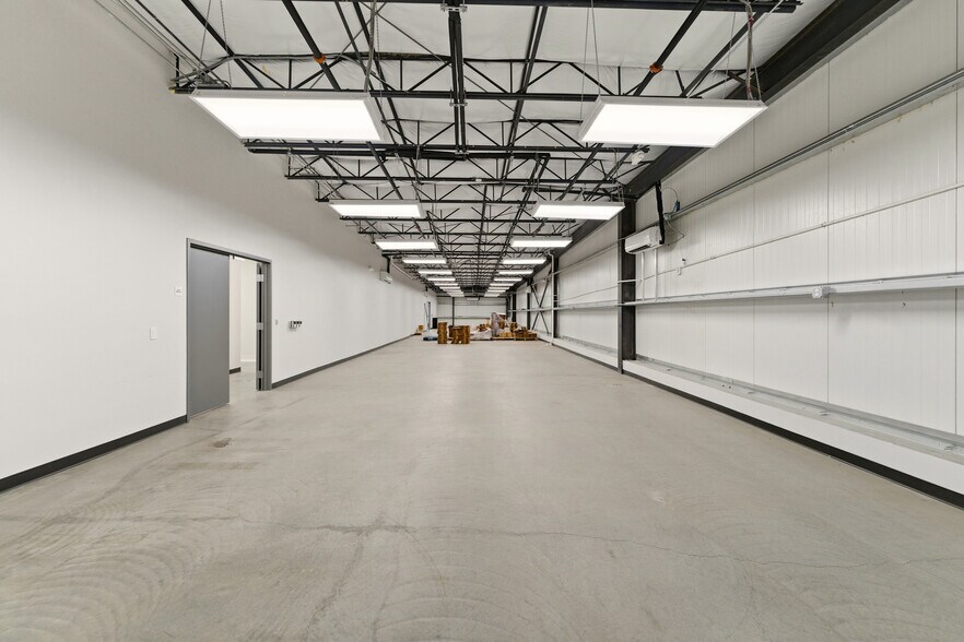 More Photos Of 18194 Blue Dream Crossing, Desert Hot Springs Manufacturing For Sale