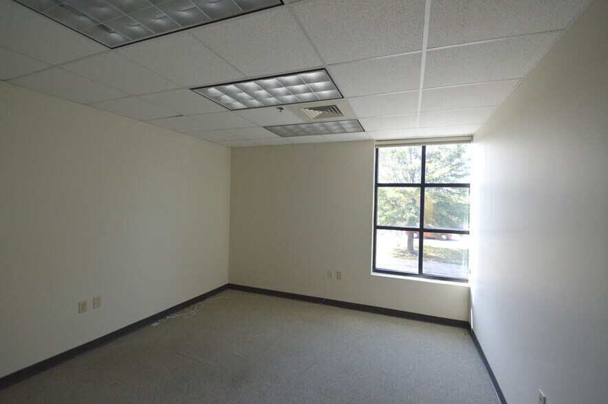 More Photos Of 2810 16th St, Hickory Medical For Lease