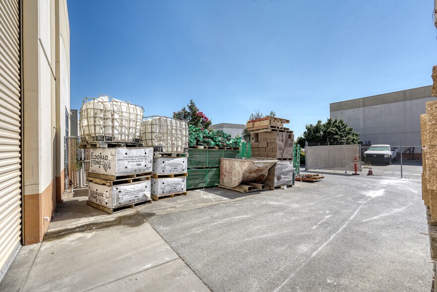 More Photos Of 10131 Iron Rock Way, Elk Grove Manufacturing For Lease