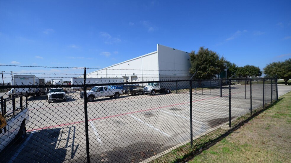 More Photos Of 4633 Perrin Crk, San Antonio Unknown For Lease