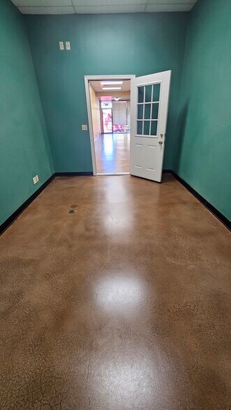 More Photos Of 1115 S Taylor Ave, Montebello Truck Terminal For Lease