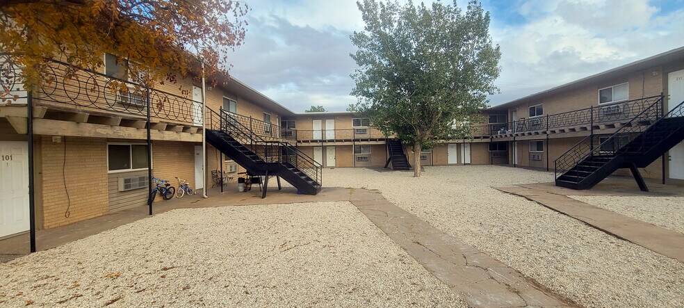 Primary Photo Of 711 S Austin Ave, Tulia Apartments For Sale