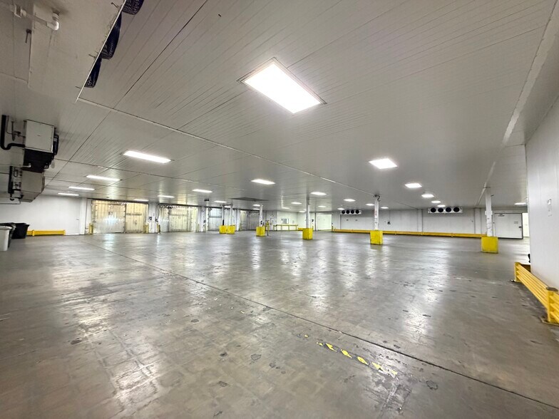 More Photos Of 5340 W 104th St, Los Angeles Refrigeration Cold Storage For Sale