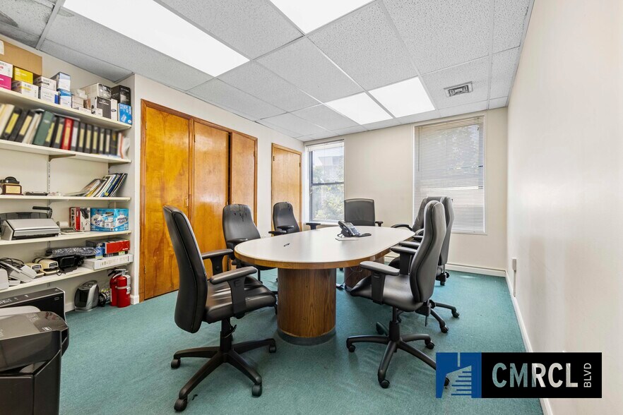 More Photos Of 131 Beverley, Brooklyn Flex For Lease