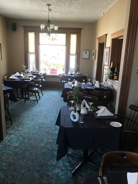 More Photos Of 1208 6th Ave, Huntington Restaurant For Sale