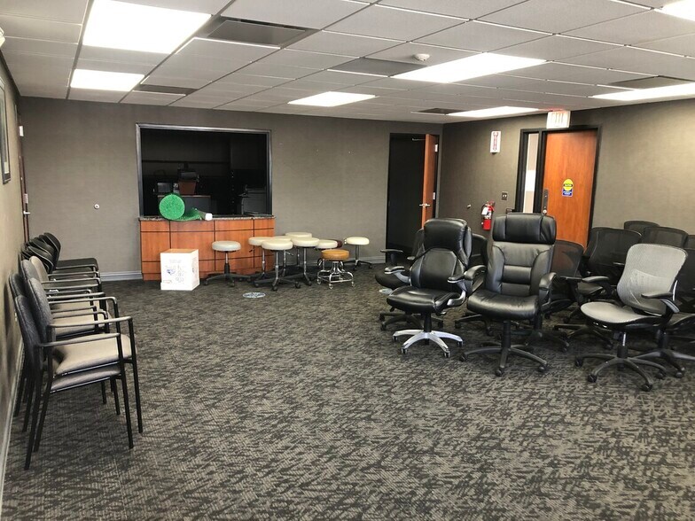 More Photos Of 3701 E 13 Mile Rd, Warren Office For Sale