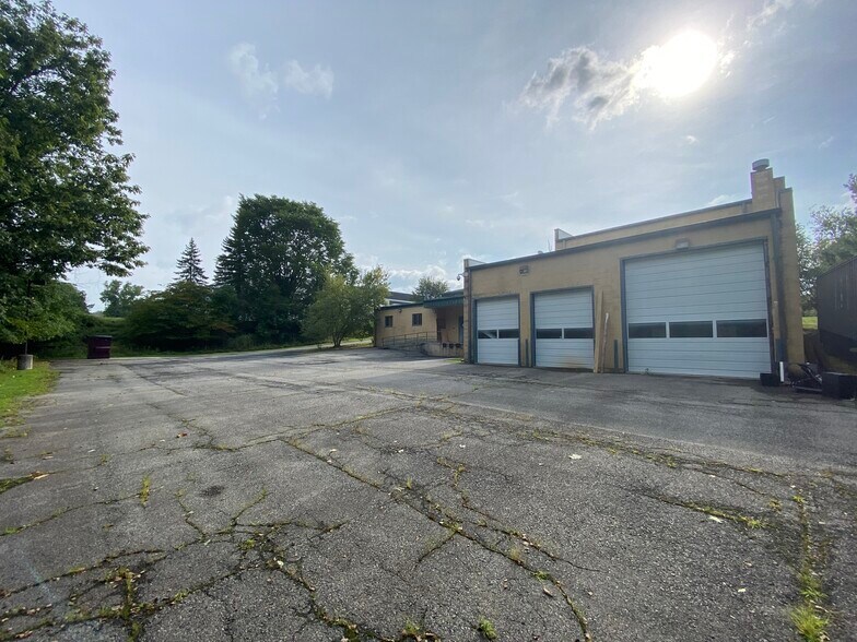 More Photos Of 20 Industrial Dr, Middletown Light Manufacturing For Lease