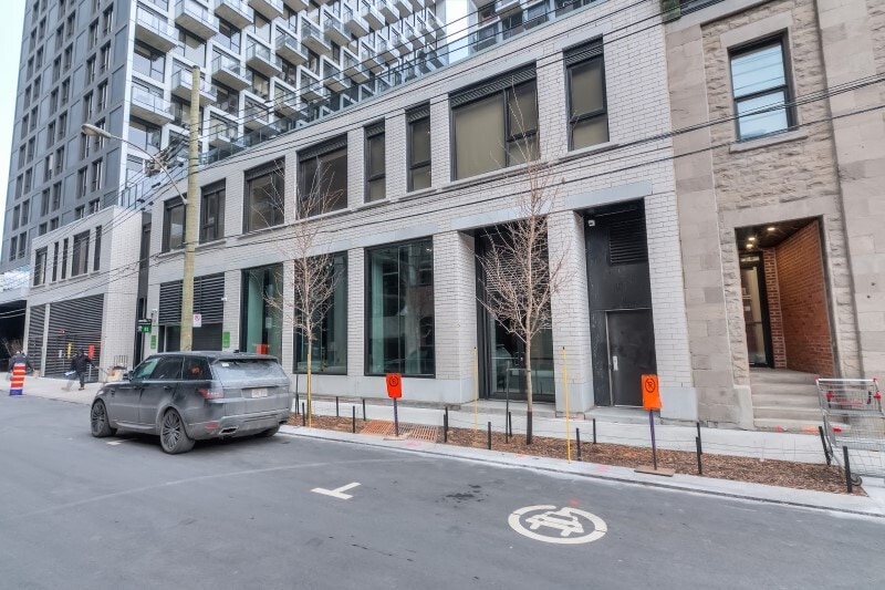 More Photos Of 225 Rue Young, Montréal Apartments For Lease