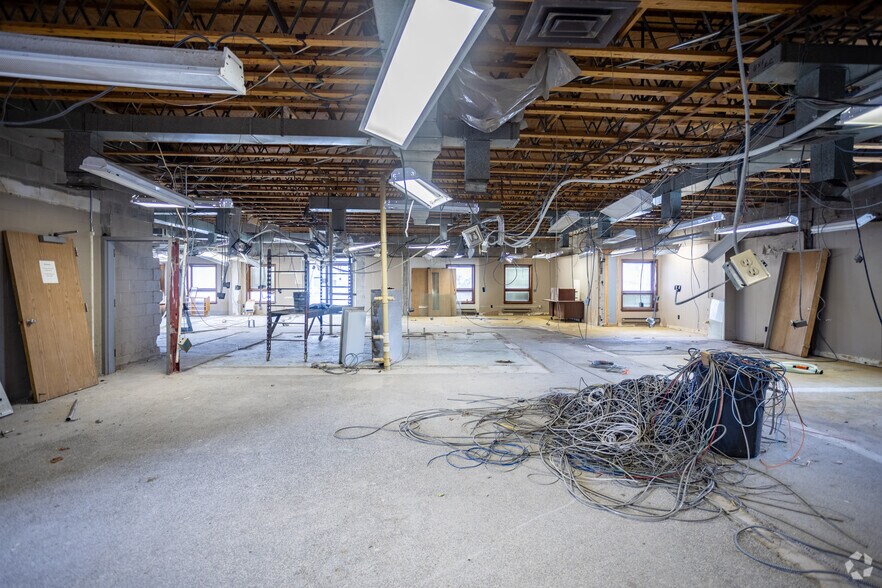 More Photos Of 9825 Main St, Clarence Storefront Retail Office For Lease