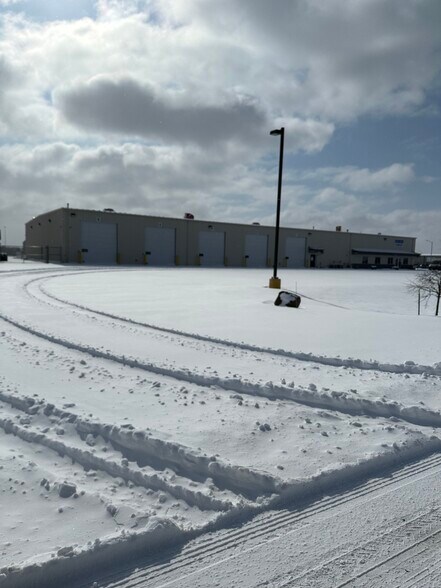 More Photos Of 602 Frontier St, Lexington Service For Sale