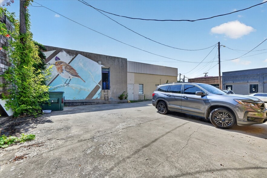 More Photos Of 221-223 N Locust St, Denton Office For Sale