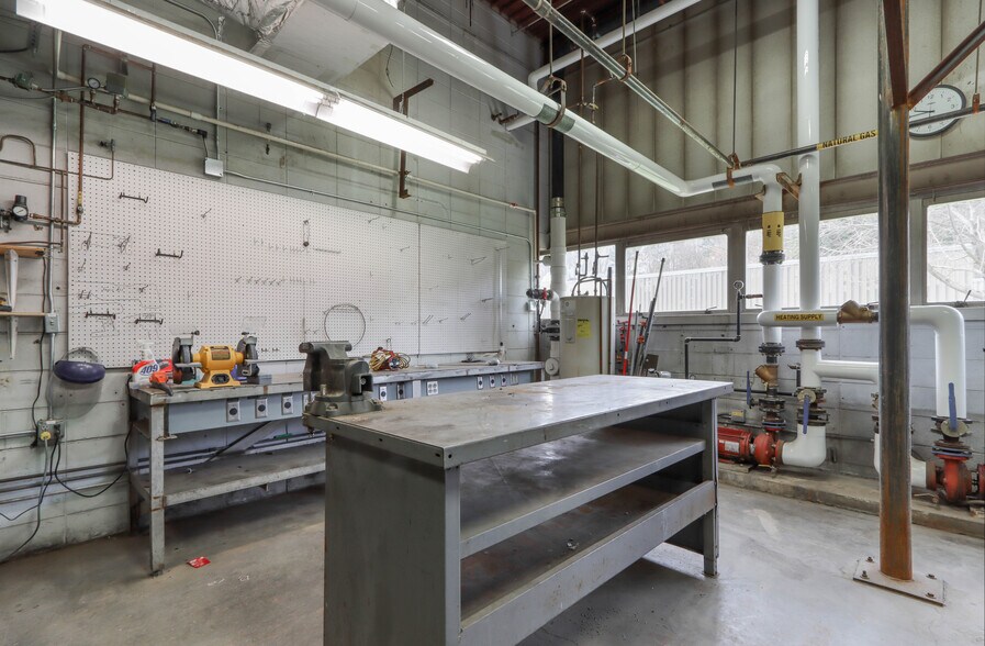 More Photos Of 301 W Military Rd, Rothschild Warehouse For Lease
