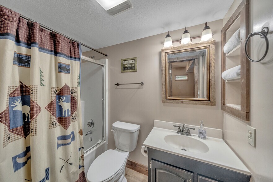 More Photos Of 2003 Bend of the Riv, Hiawassee Specialty For Sale