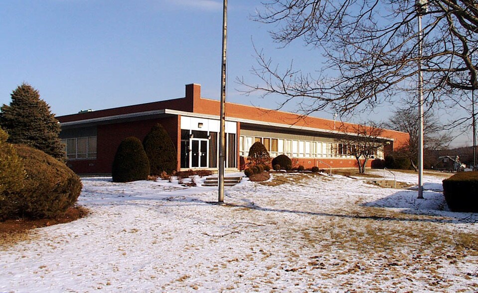 More Photos Of 480 Sprague St, Dedham Distribution For Lease