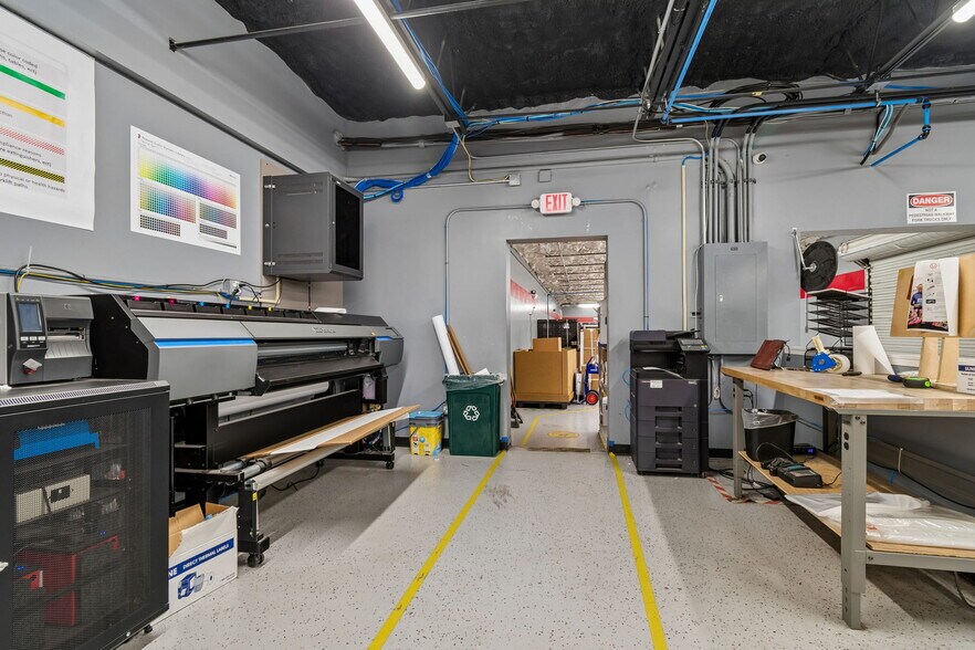 More Photos Of 1760-1770 Calumet St, Clearwater Warehouse For Lease