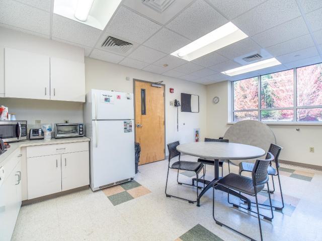 More Photos Of 10 Timberview Ln, Russell Medical For Sale