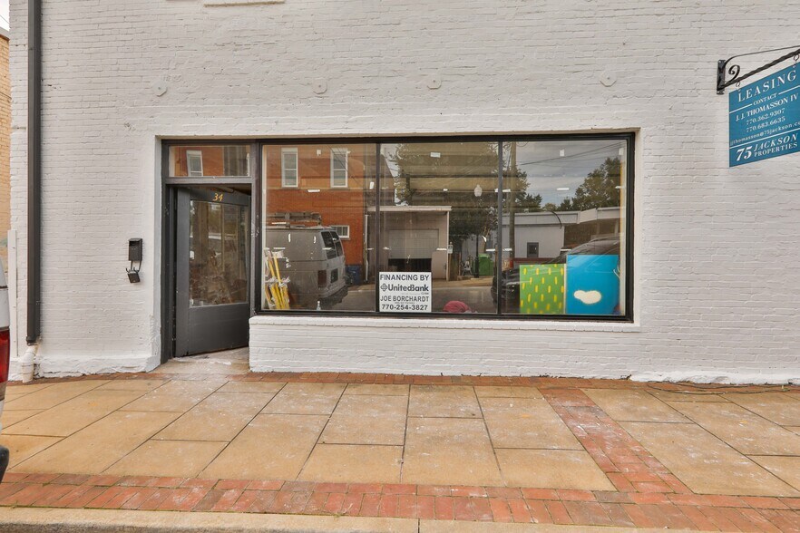 More Photos Of 34-36 Madison St, Newnan Storefront For Lease