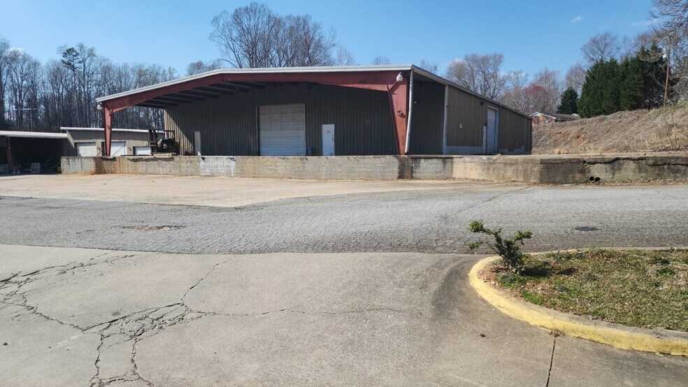Primary Photo Of 4200 S Church Street Ext, Roebuck Warehouse For Lease