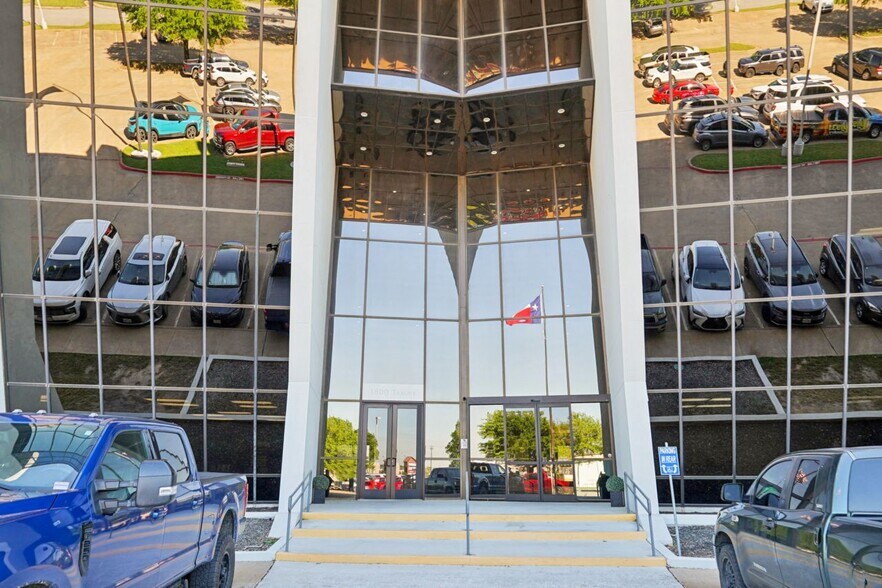 More Photos Of 1800 Teague Dr, Sherman Office For Sale