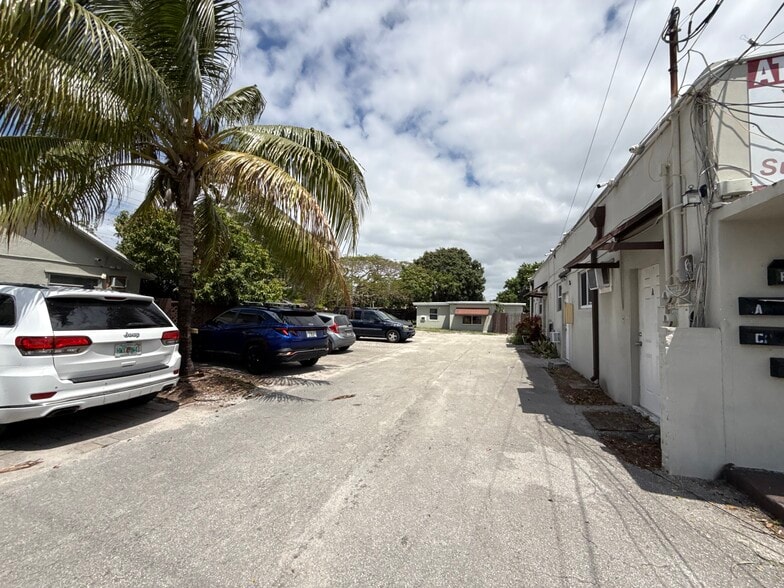 More Photos Of 2331 Hayes St, Hollywood Apartments For Sale