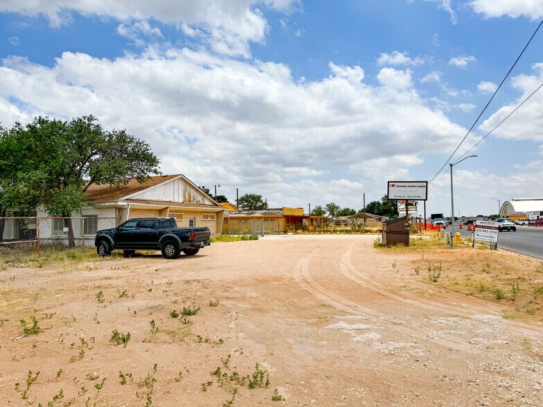 More Photos Of 4710 Andrews Hwy, Odessa Warehouse For Sale