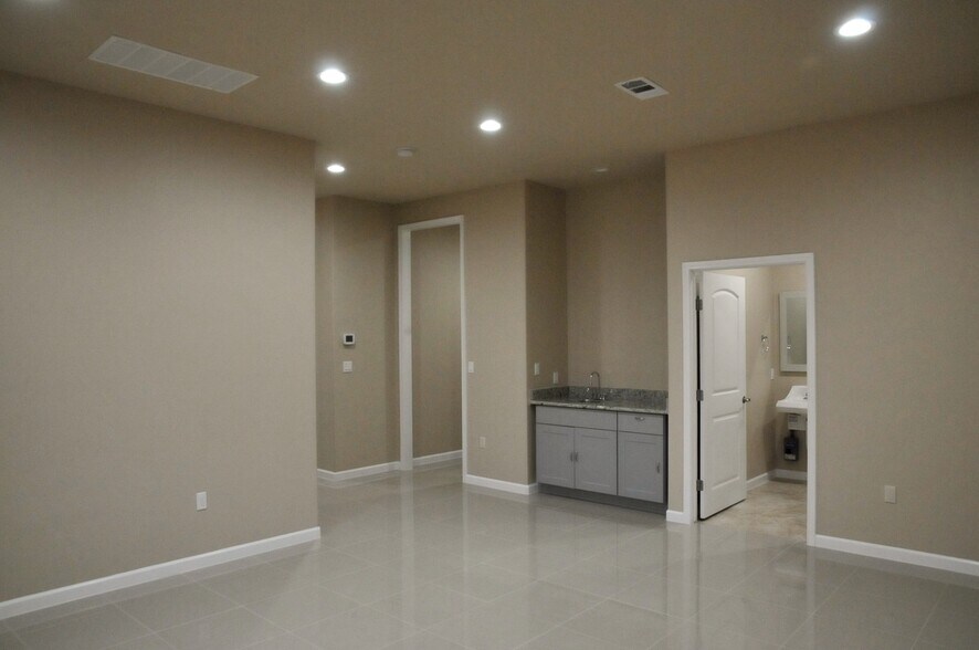 More Photos Of 2368 S Uecker Ln, Lewisville Office For Sale