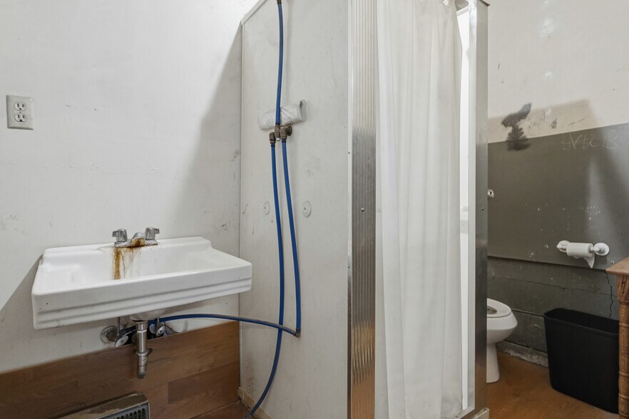 More Photos Of 401 Hodges Ave, Albany Industrial For Sale