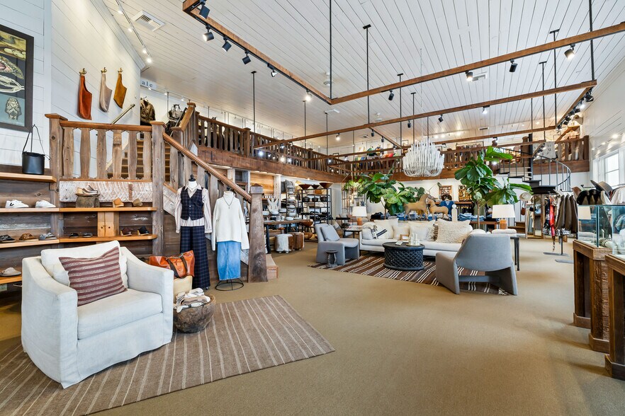 More Photos Of 10470 Lansing St, Mendocino Storefront For Sale