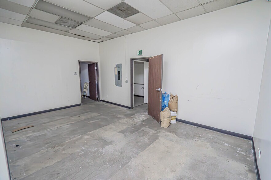 More Photos Of 1901 S Alameda St, Los Angeles General Retail For Sale