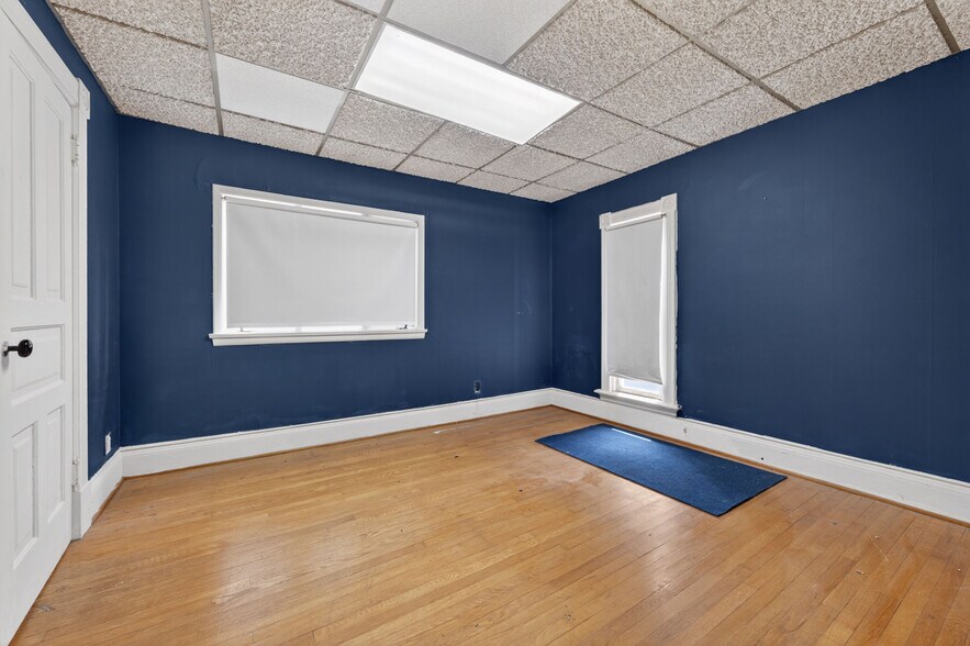 More Photos Of 209 N Main St, Belleville Medical For Sale