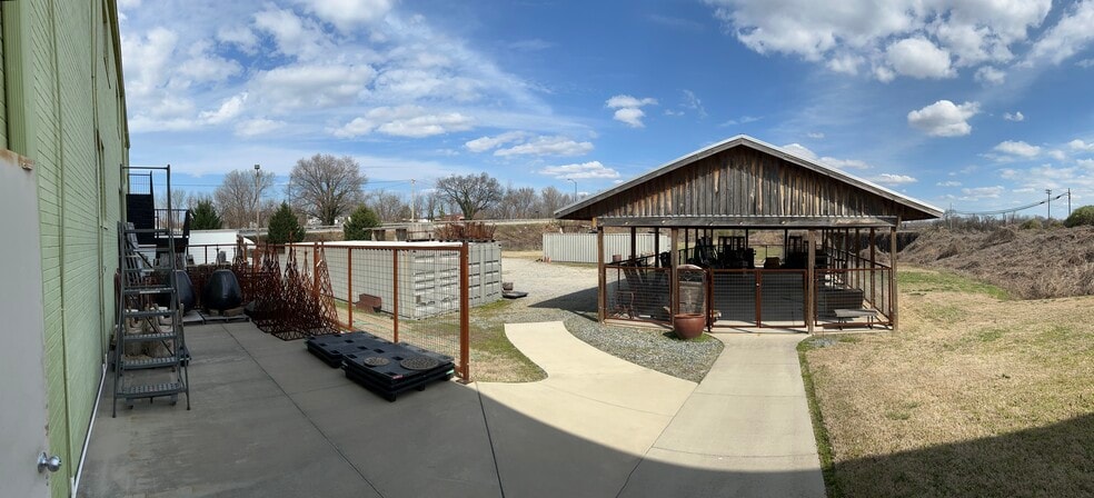More Photos Of 100 N Centennial Dr, High Point Showroom For Sale