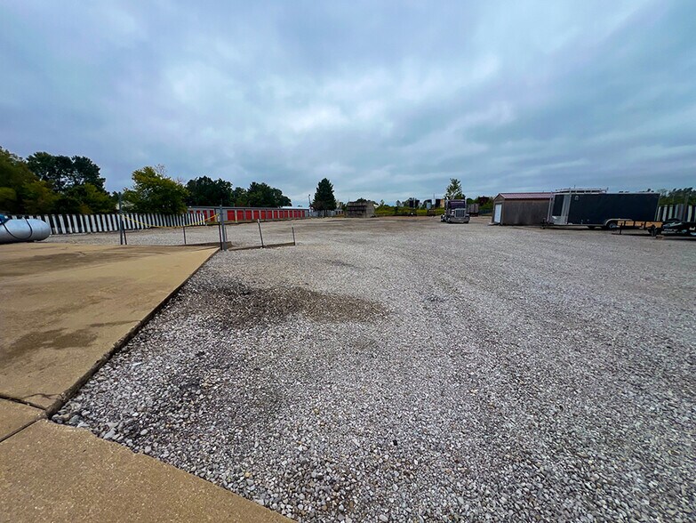 More Photos Of 410 Broadway Ave, South Roxana Office For Lease