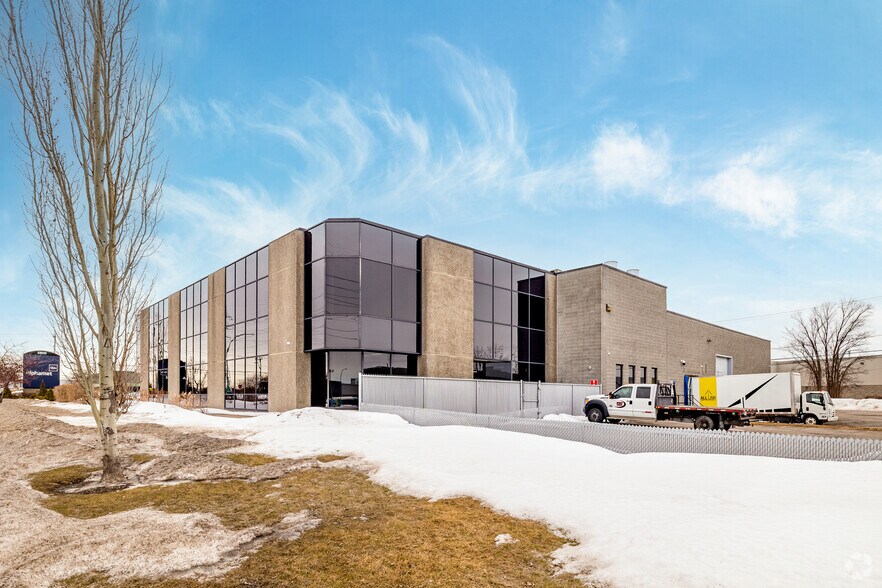 More Photos Of 5800 Boul Thimens, Montréal Service For Lease