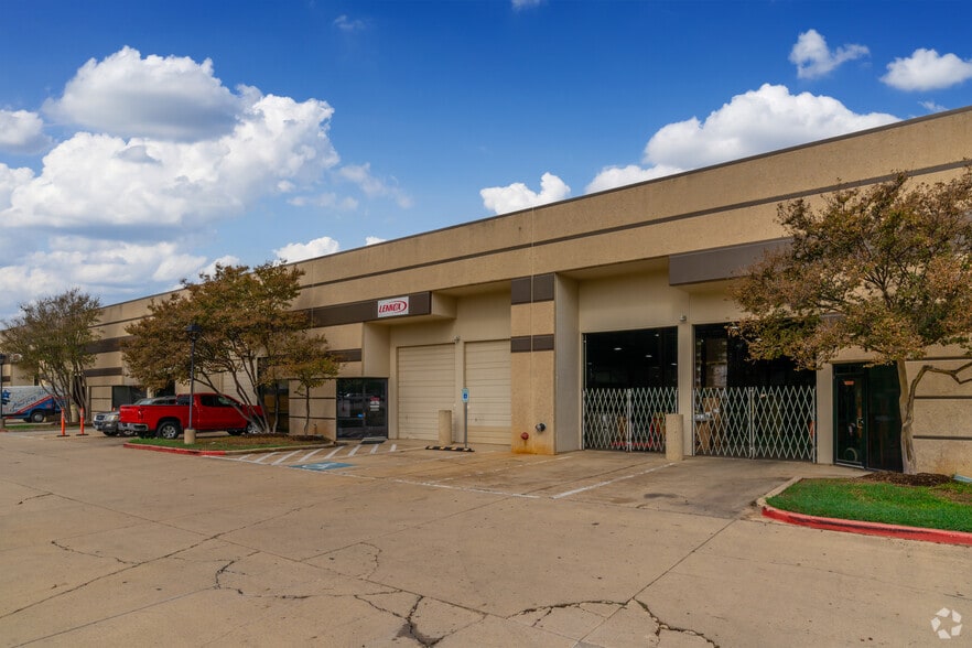 More Photos Of 6850-6862 Alamo Downs Pky, San Antonio Unknown For Lease