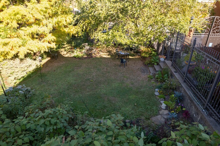 More Photos Of 1940 5th Ave, Pittsburgh Office For Sale