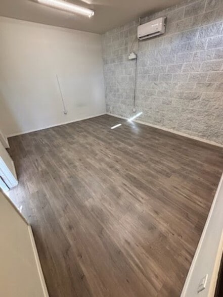 More Photos Of 13315 Victory Blvd, Van Nuys Freestanding For Lease