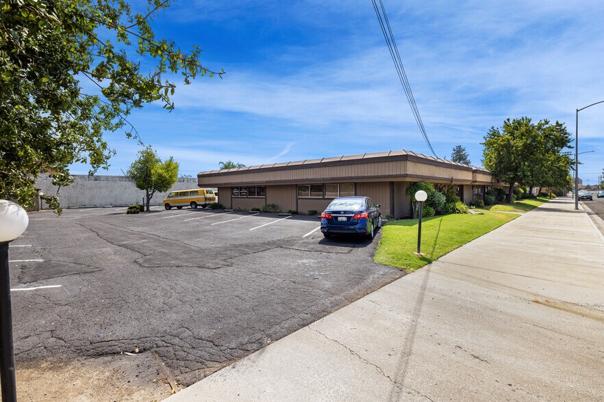 More Photos Of 1629 Pollasky Ave, Clovis Office For Sale