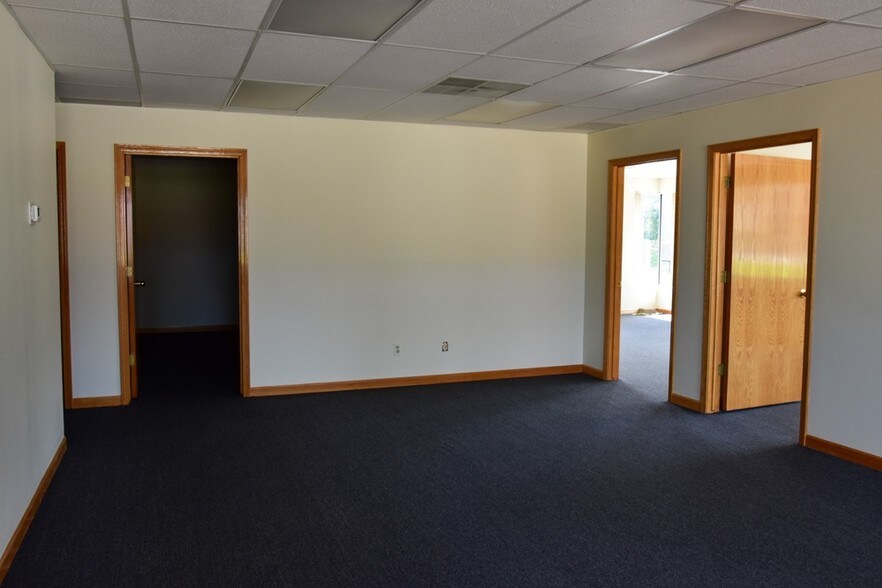 More Photos Of 39319 Plymouth Rd, Livonia Office For Sale