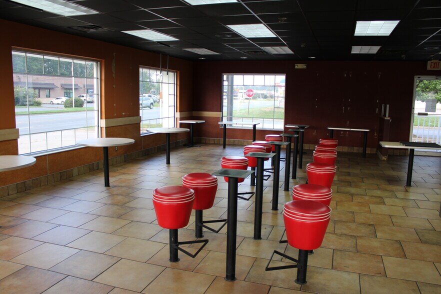More Photos Of 2707 W 28th Ave, Pine Bluff Fast Food For Lease