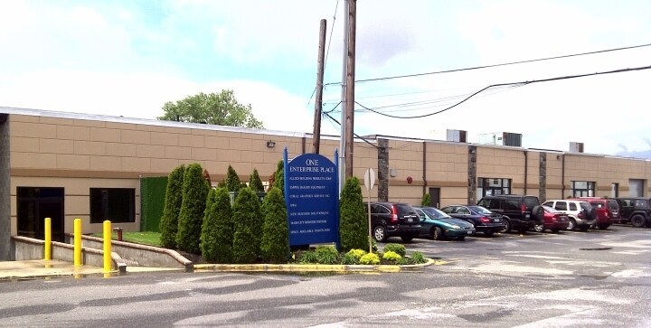 More Photos Of 1 Enterprise Pl, Hicksville Warehouse For Lease
