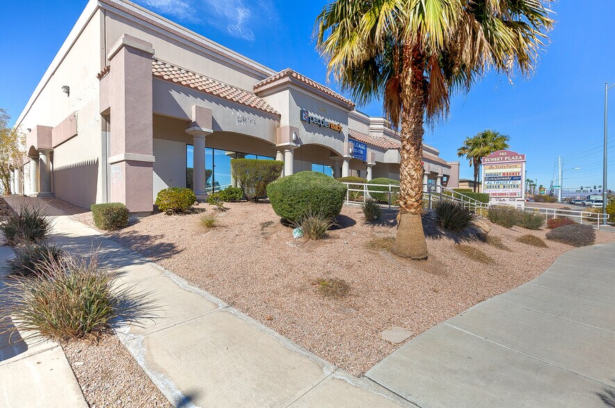 More Photos Of 565 Marks St, Henderson Unknown For Lease