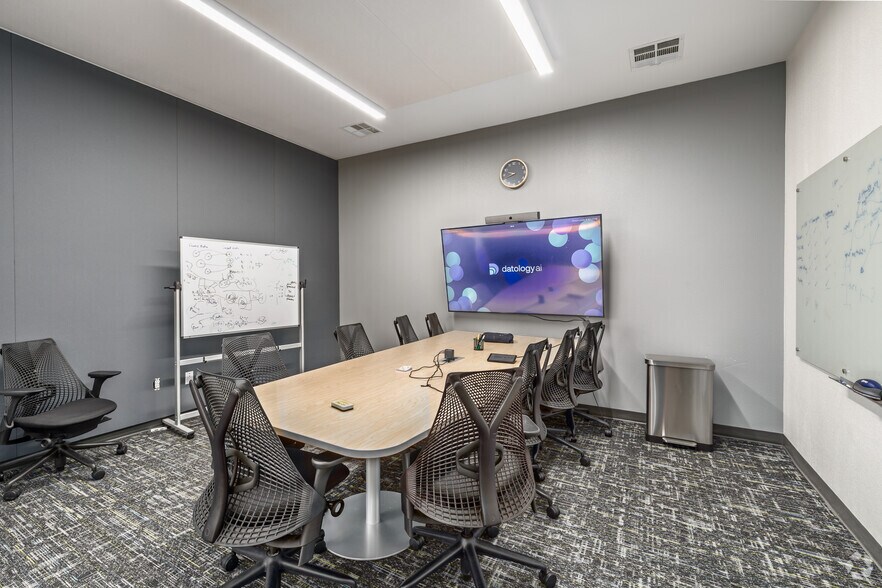 More Photos Of 699 Veterans Blvd, Redwood City Office For Lease