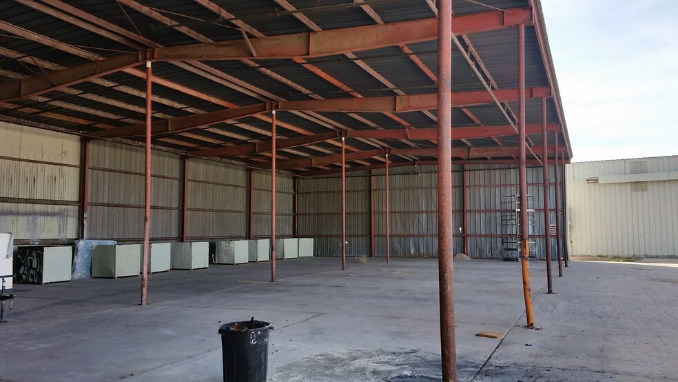 More Photos Of 110 W Borderland Rd, El Paso Warehouse For Lease