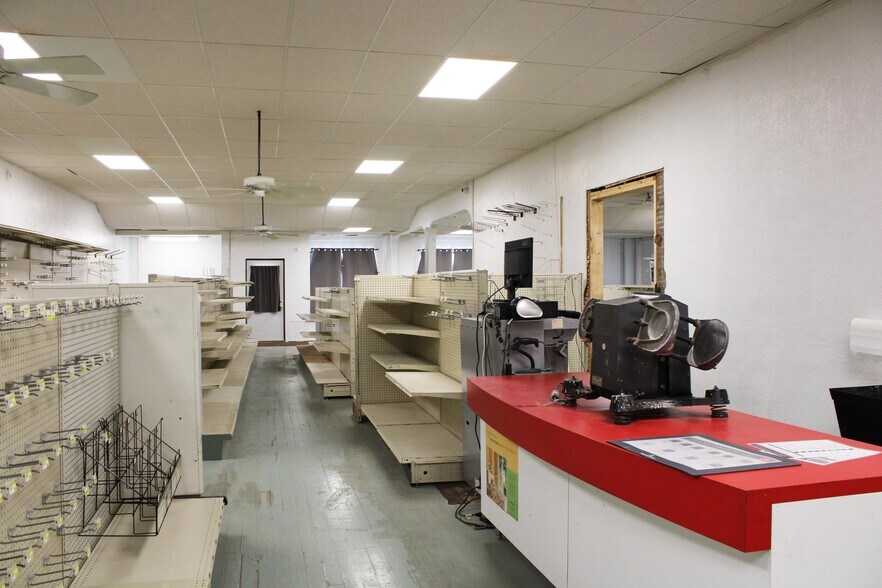 More Photos Of 800 Box Butte Ave, Hemingford General Retail For Sale