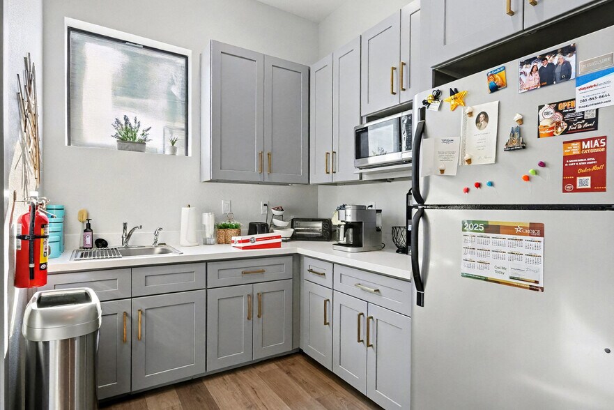 More Photos Of 205 Bella Katy Dr, Katy Medical For Lease