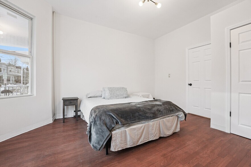 More Photos Of 910 19th St, Union City Multifamily For Sale