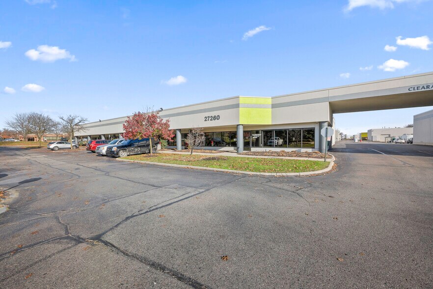 More Photos Of 27260 Haggerty Rd, Farmington Hills Research And Development For Lease