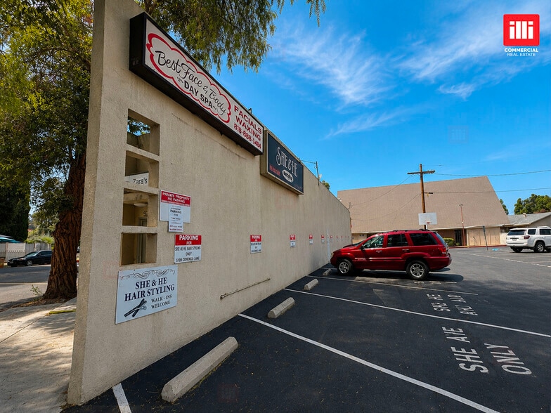 More Photos Of 5301-5307 Comercio Ln, Woodland Hills Storefront For Lease